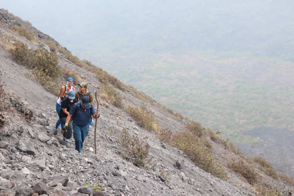 Besteigung des Mount Meru in 3 Tagen (2/3) | Miriakamba-Hütten-Camp (2.514 m) – Saddle-Hütten-Camp (3.566 m)