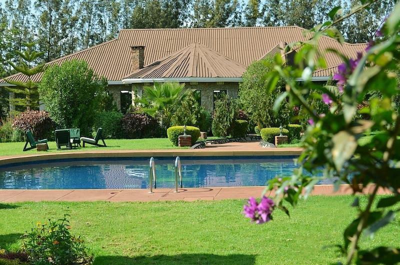 Bougainvillea Safari Lodge