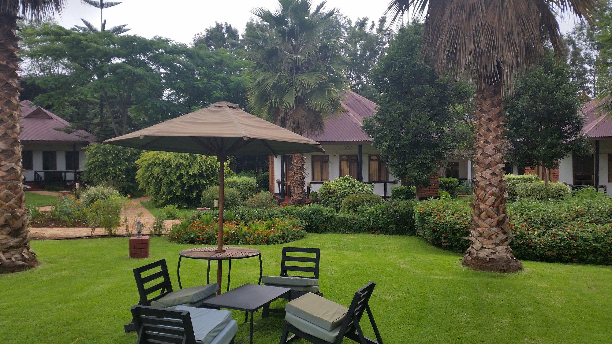 Bougainvillea Safari Lodge